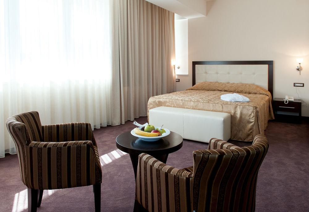 Tcc Grand Plaza Hotel Skopje Exterior photo