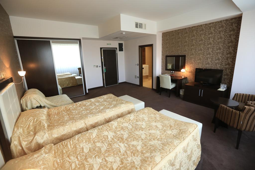 Tcc Grand Plaza Hotel Skopje Exterior photo