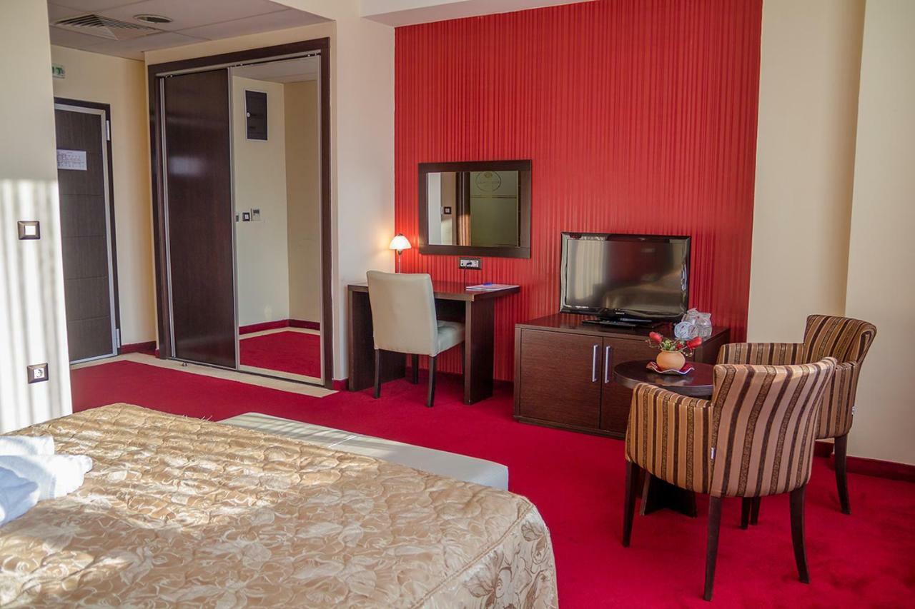 Tcc Grand Plaza Hotel Skopje Exterior photo